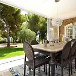 Luxury Six-fours With Pool And Jacuzzi Holiday home *