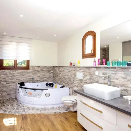 De Luxe Avec Piscine Et Jacuzzi à Six-fours * Six-Fours-les-Plages