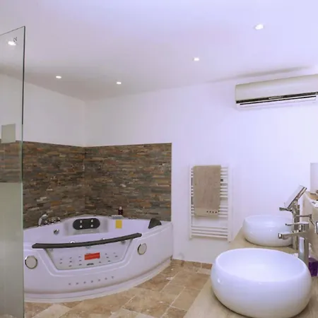Hébergement de vacances De Luxe Avec Piscine Et Jacuzzi à Six-fours Six-Fours-les-Plages
