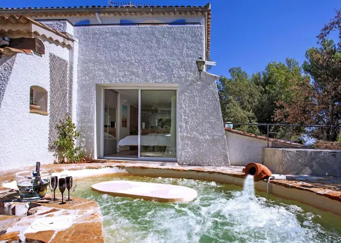 펜션 Luxury Six-fours With Pool And Jacuzzi 식스포즈레스플라지스